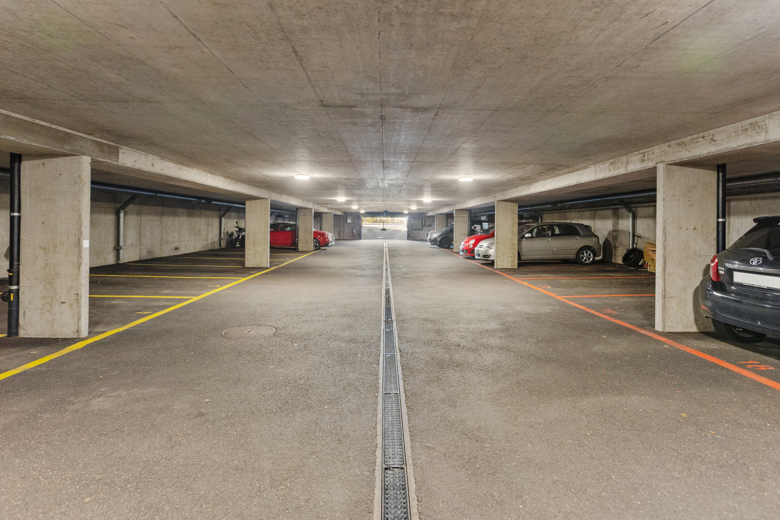 Parkhaus mit Stellplätzen