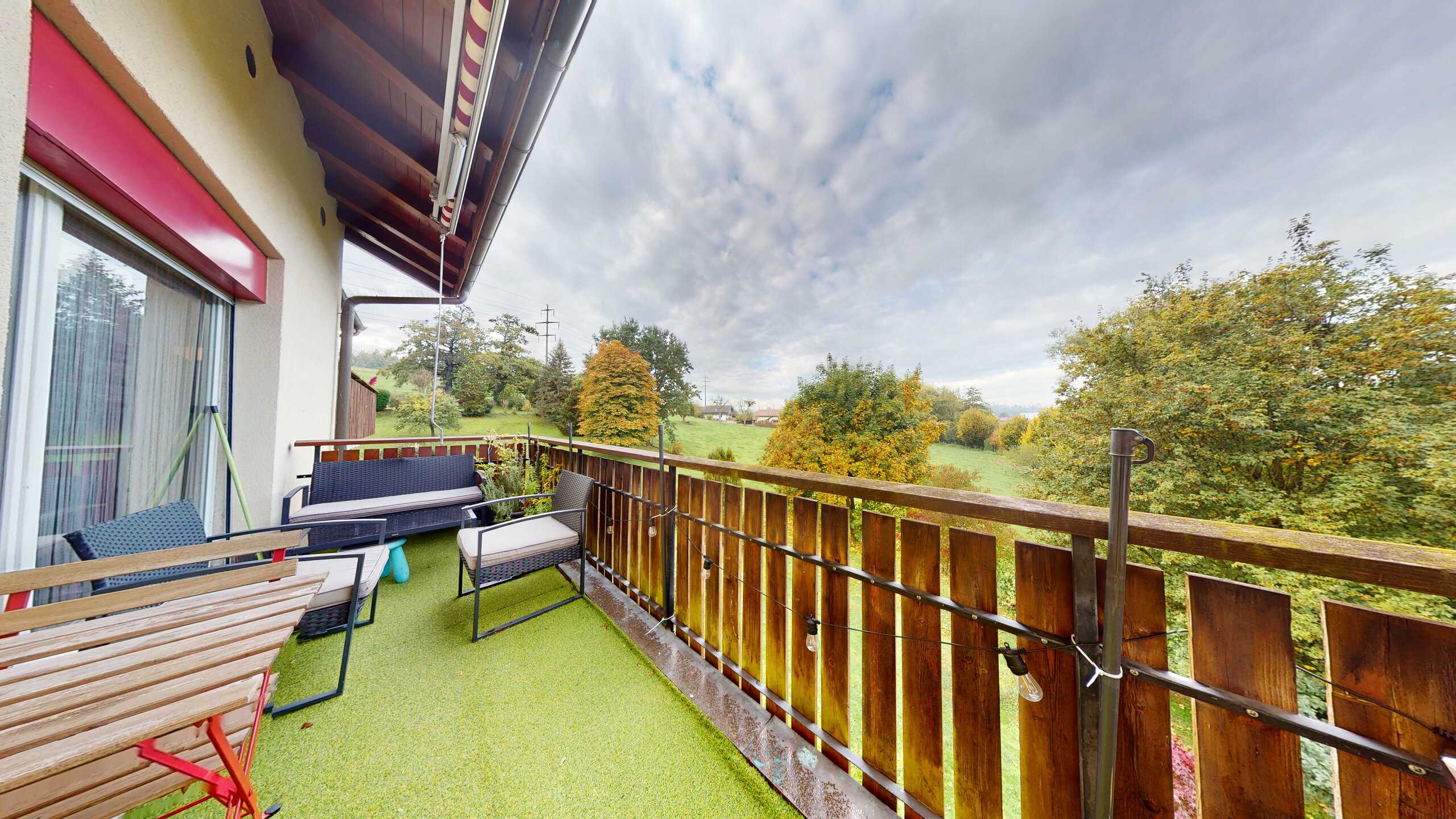 Balkon mit Grünblick