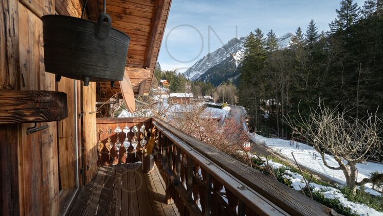 Balkon mit Bergblick