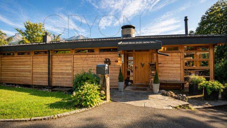 Holzhaus mit Gartenfront