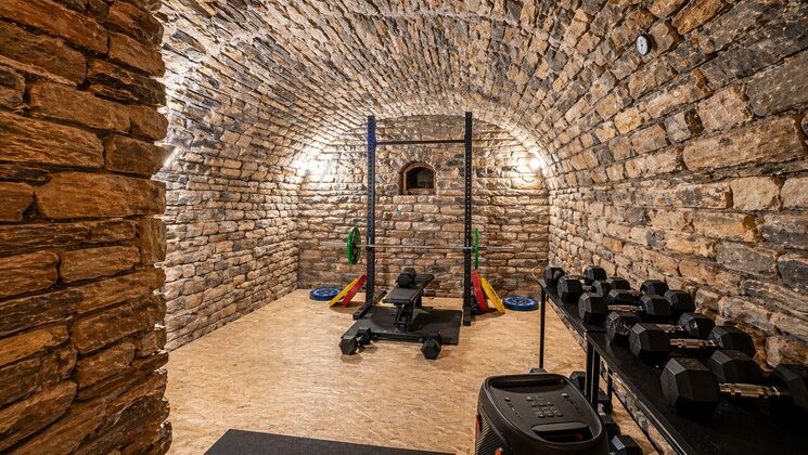 Kellergewölbe als Fitnessraum