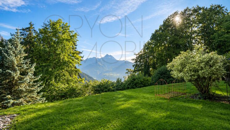 Garten mit Bergblick