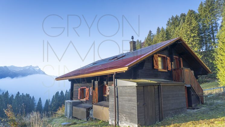 Berghütte mit Blick ins Tal