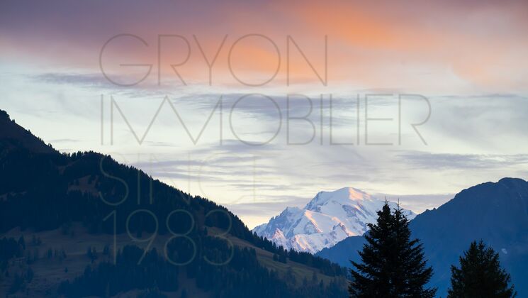 Bergpanorama bei Sonnenaufgang
