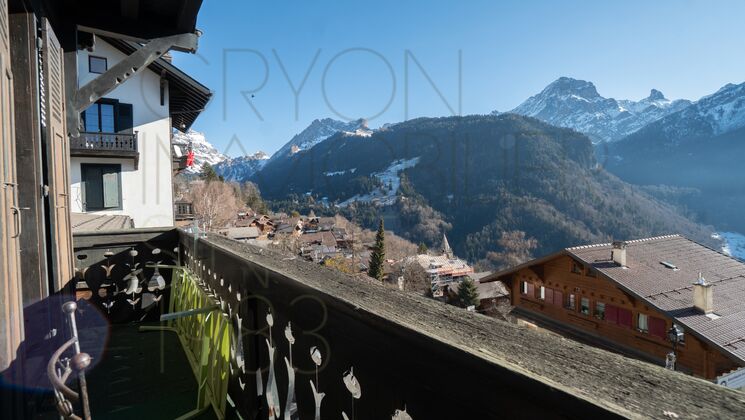 Balkon mit Bergblick