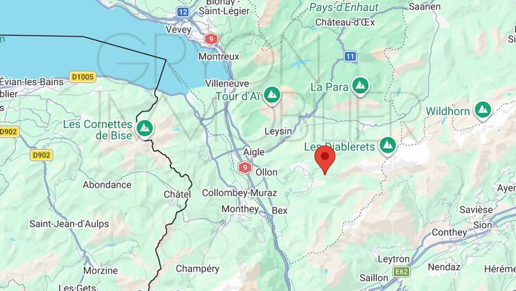 Karte mit rotem Standortmarker in den Alpen