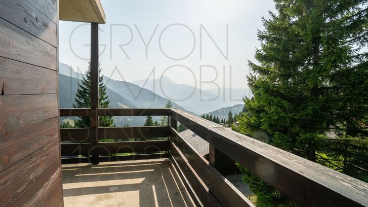 Balkon mit Bergblick