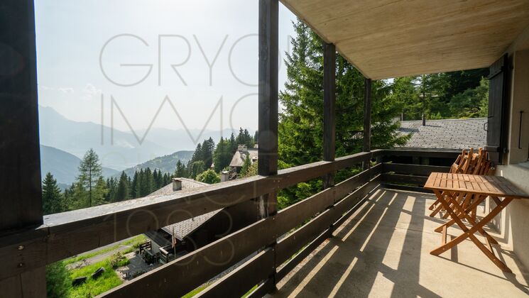 Balkon mit Bergblick