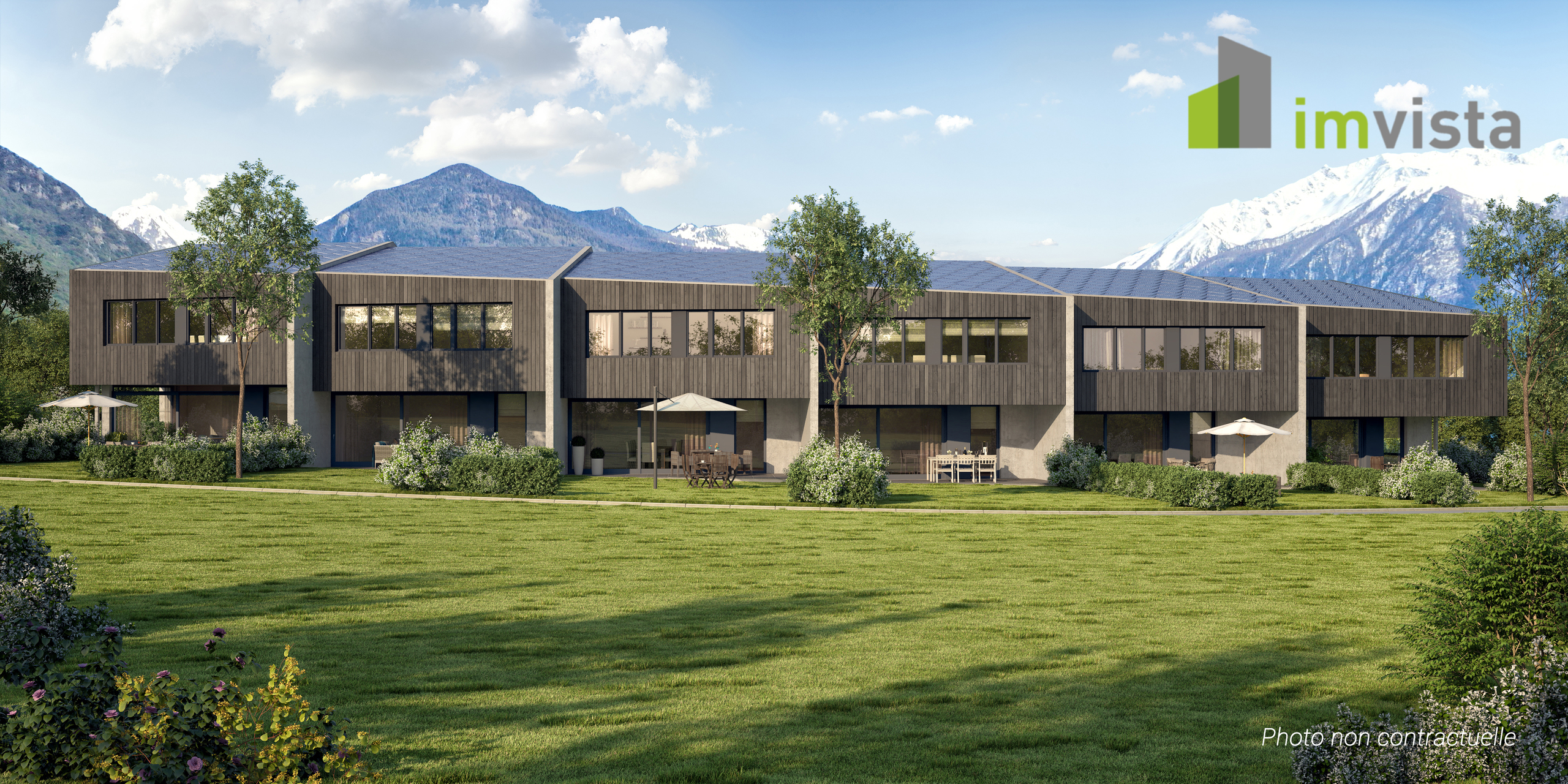 Moderne Wohnanlage mit Bergblick