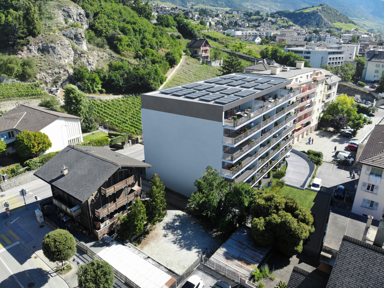 Aerialansicht eines modernen Mehrfamilienhauses mit Solaranlage