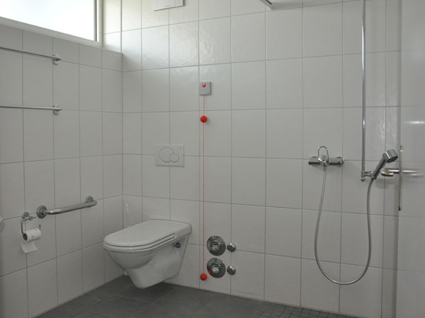 Badezimmer mit WC und Dusche