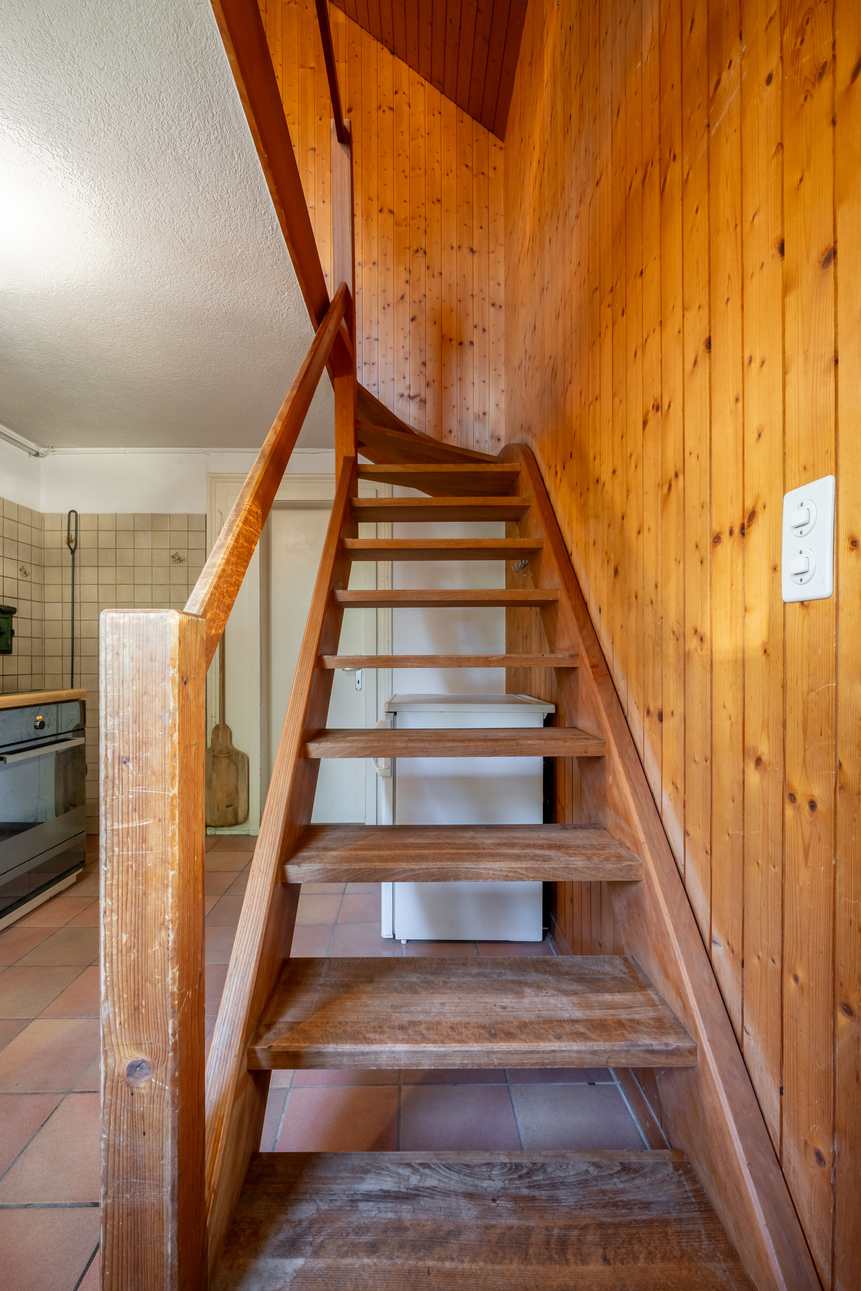 Holztreppe im Innenraum