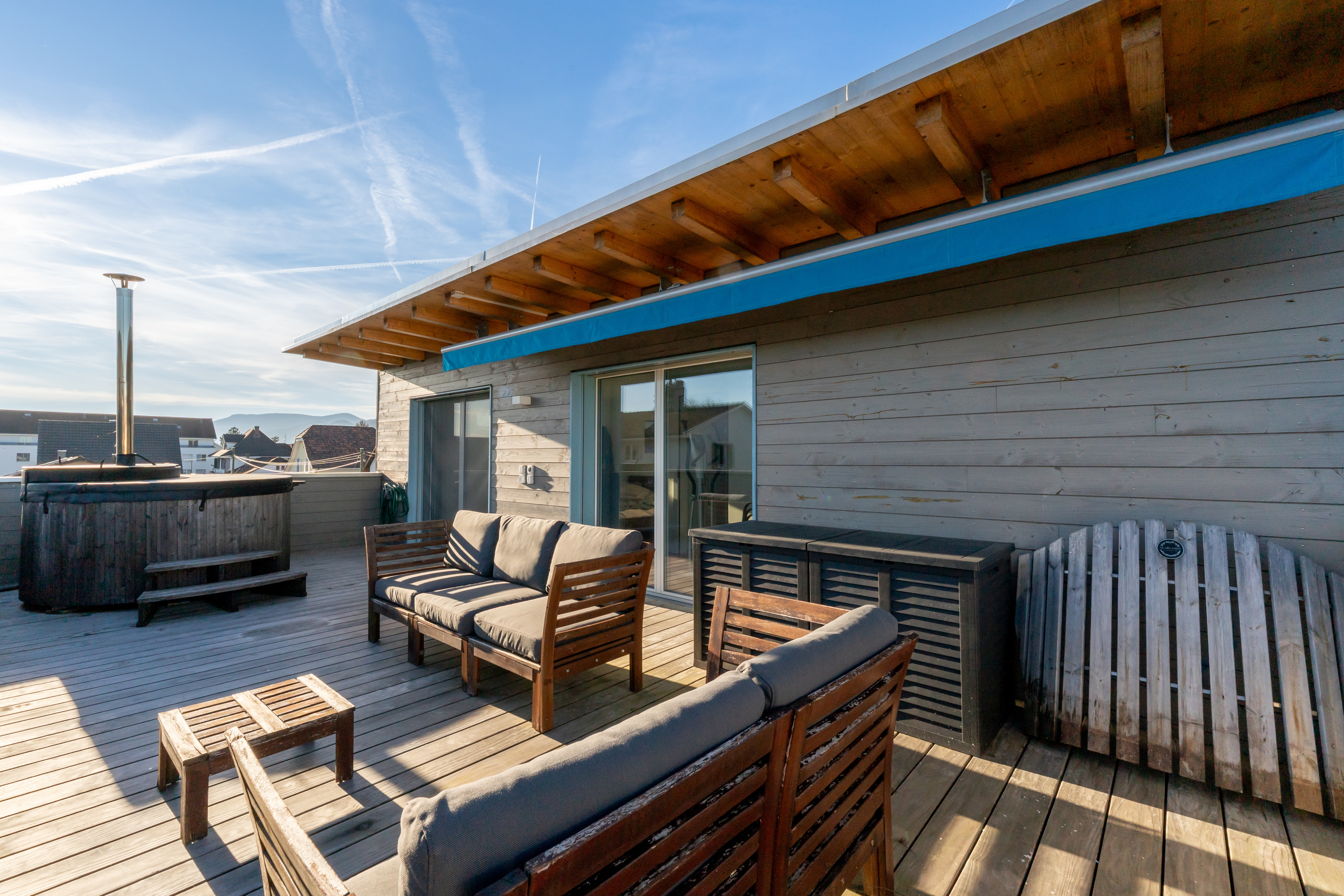 Dachterrasse mit Whirlpool und Sitzbereich