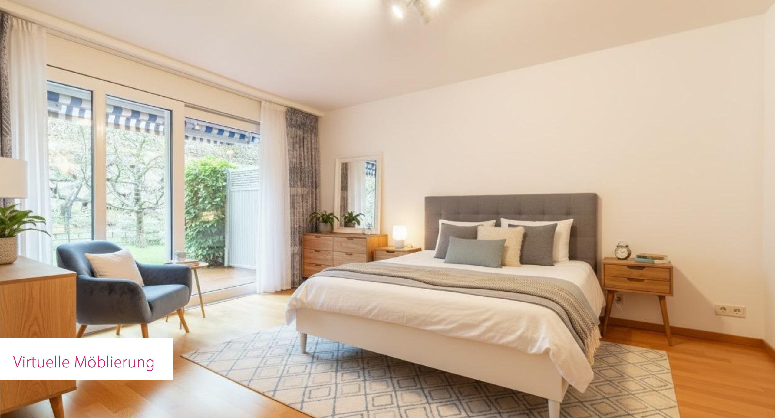 Helles, virtuell möbliertes Schlafzimmer mit Gartenzugang