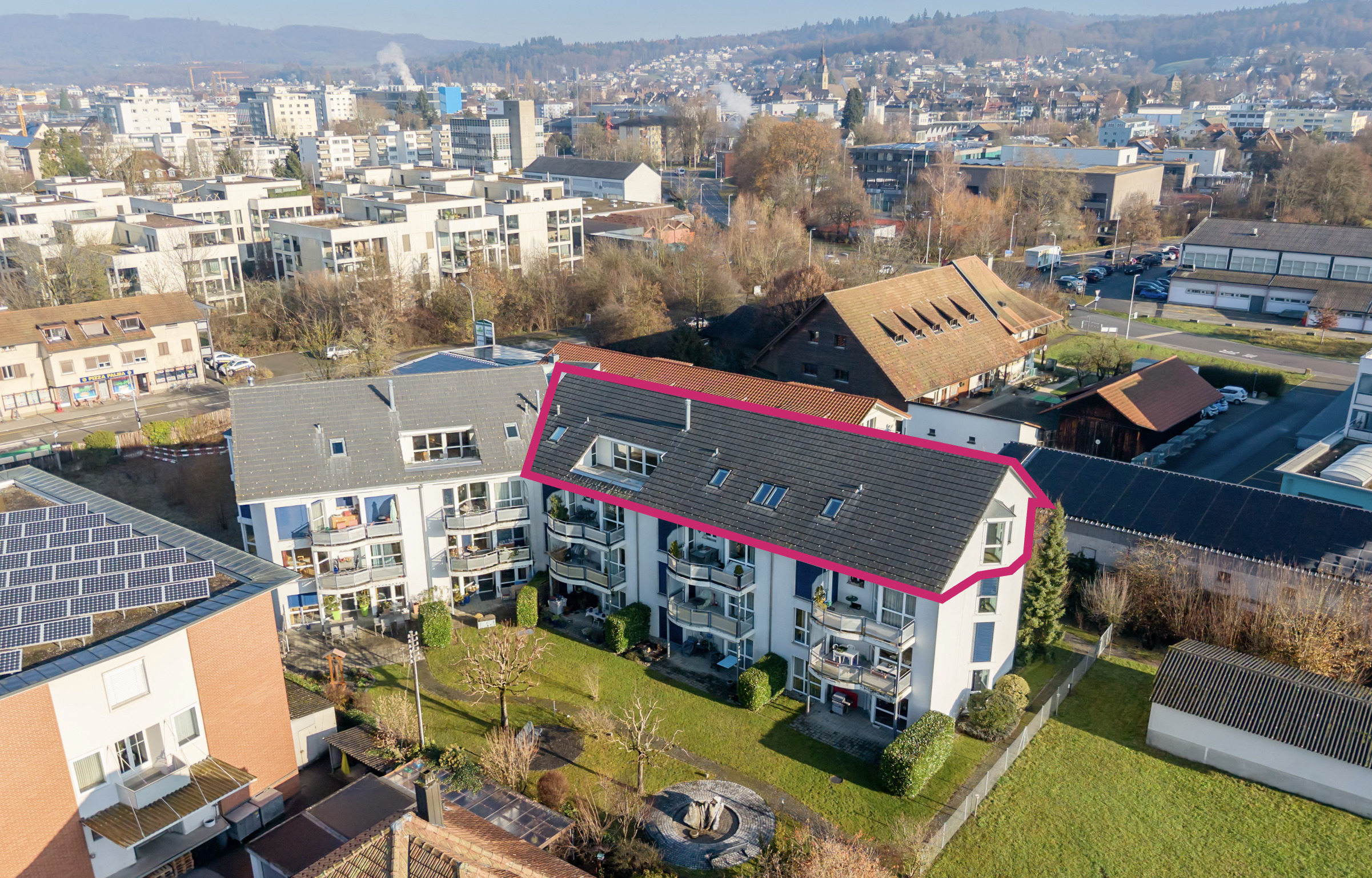 Luftaufnahme eines markierten Wohngebäudes