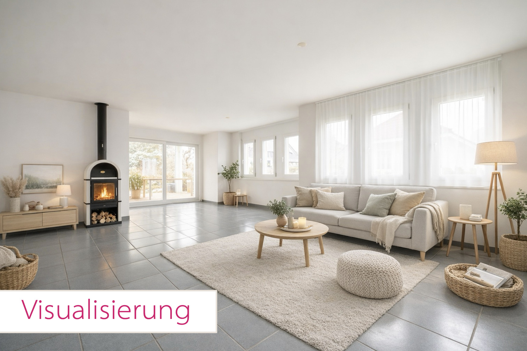 Heller Wohnraum mit Kamin und Sitzbereich