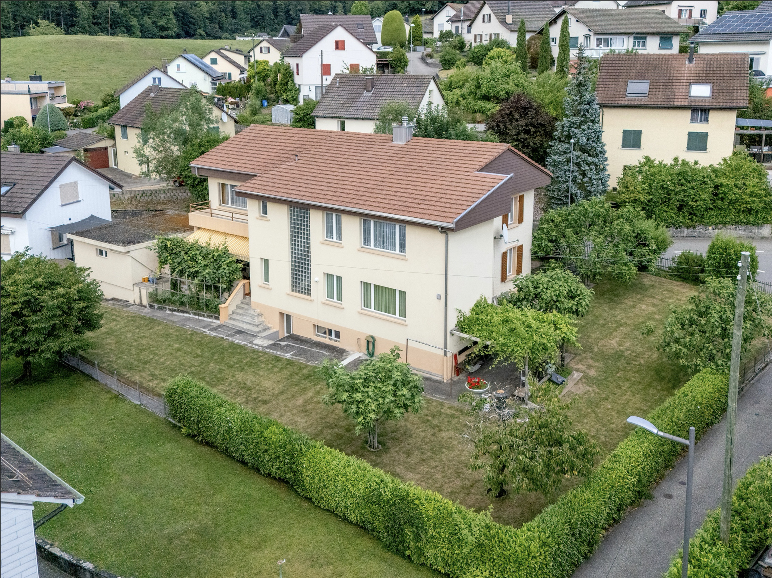 Einfamilienhaus mit Garten in ruhiger Wohnsiedlung