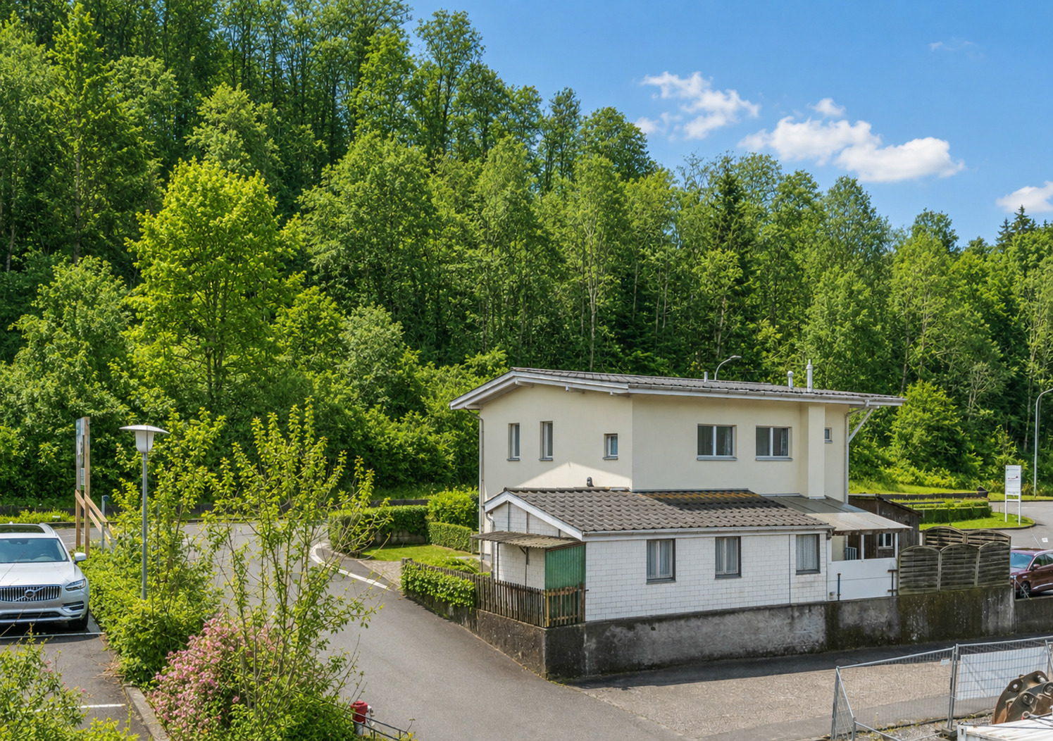 Wohnhaus in grüner Hanglage