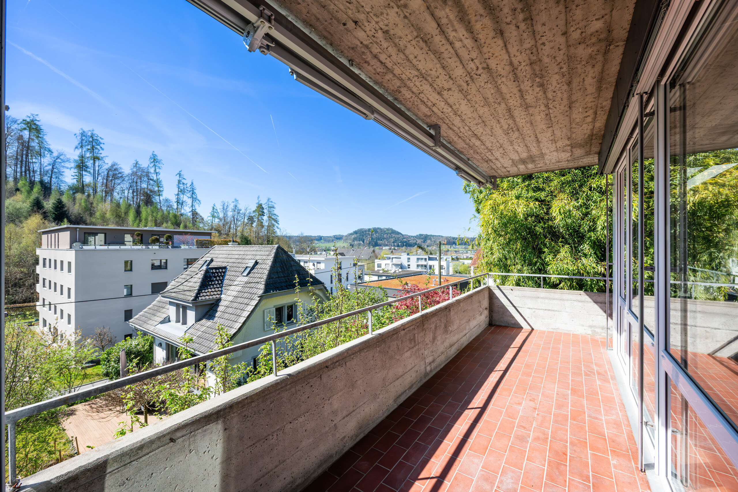 Balkon mit Aussicht ins Grüne