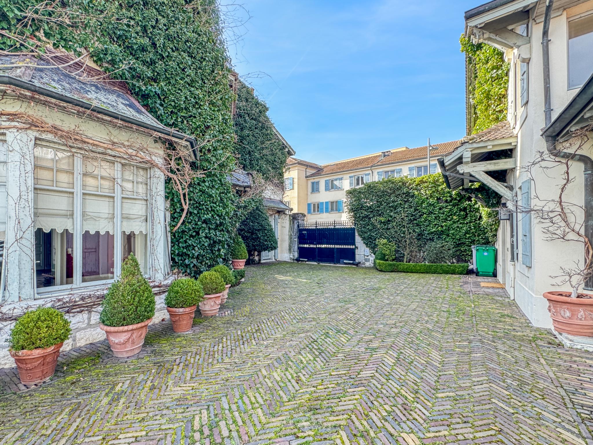 Innenhof mit historischer Bebauung