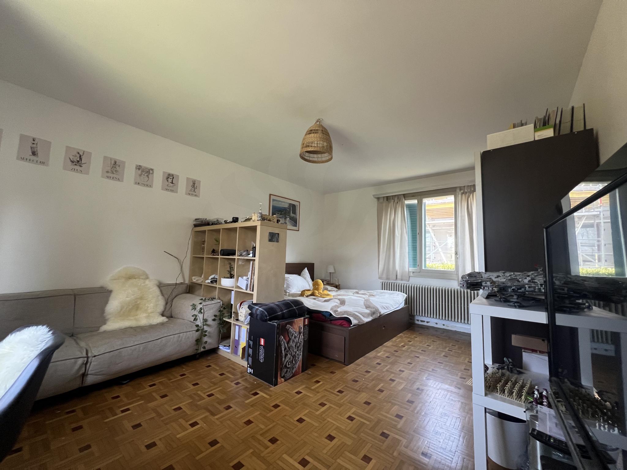 Gemütliches Schlafzimmer mit Wohnbereich
