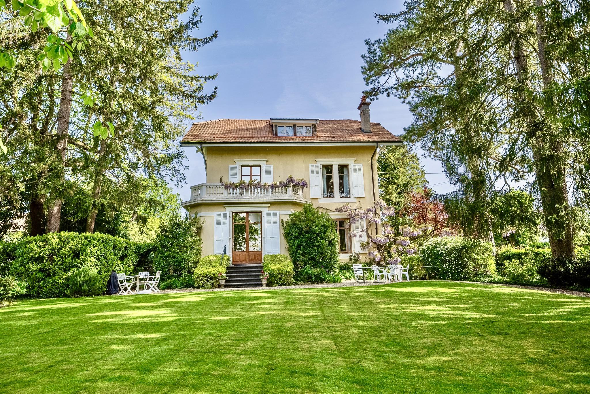 Klassische Villa mit großem Garten