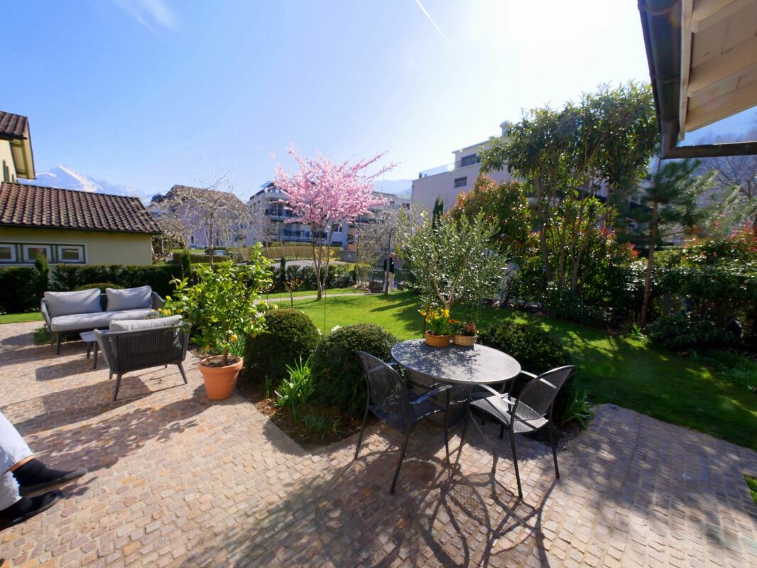 Garten mit Terrasse und Sitzbereich