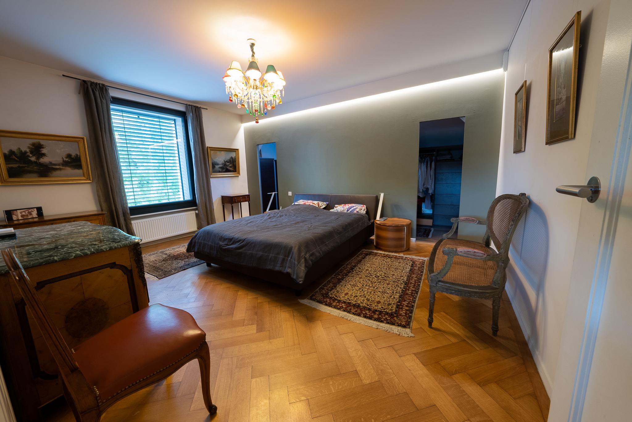 Schlafzimmer mit klassischer Einrichtung