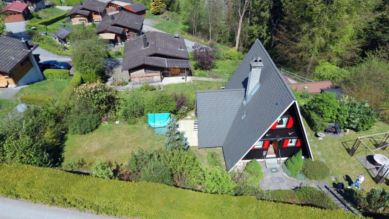 Auffälliges A-Fachwerkhaus mit großem Garten