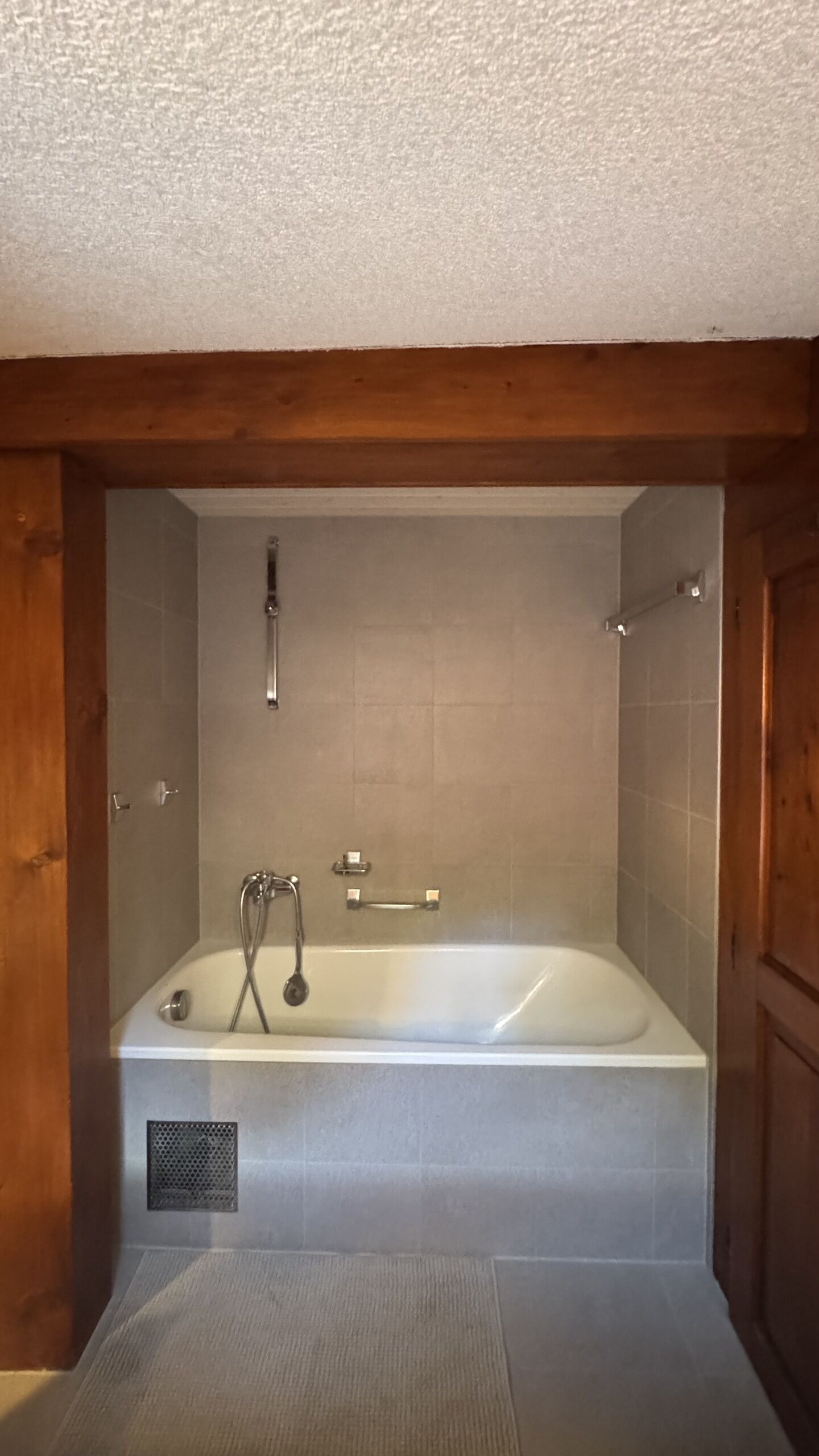 Badezimmer mit Badewanne