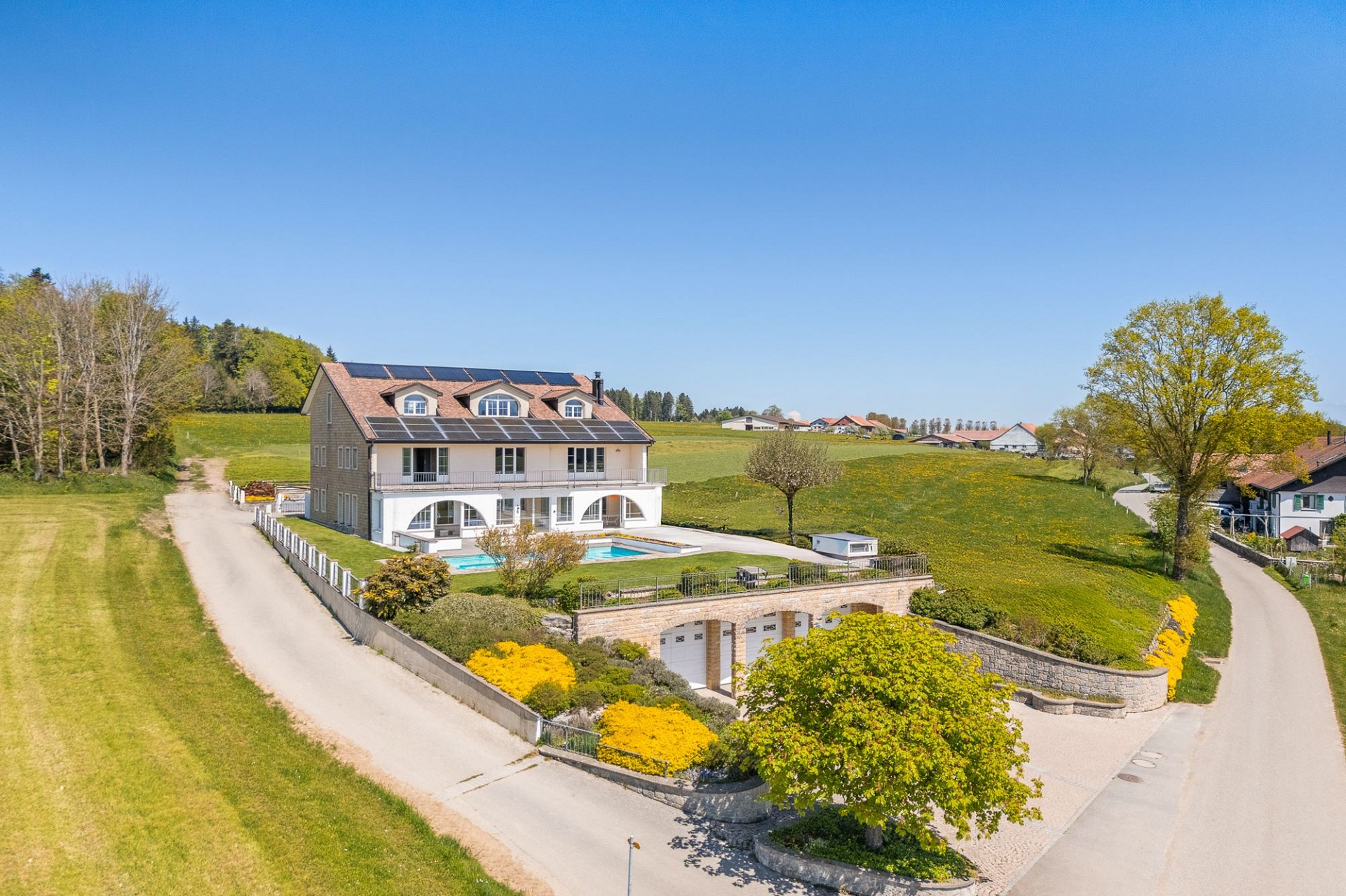 Ländliche Villa mit Pool und Solaranlage