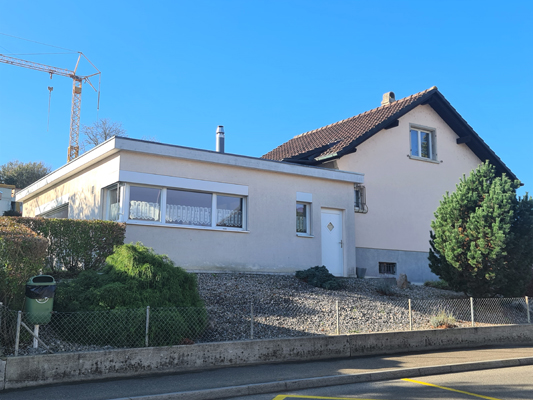 Einfamilienhaus mit Satteldach und Anbau