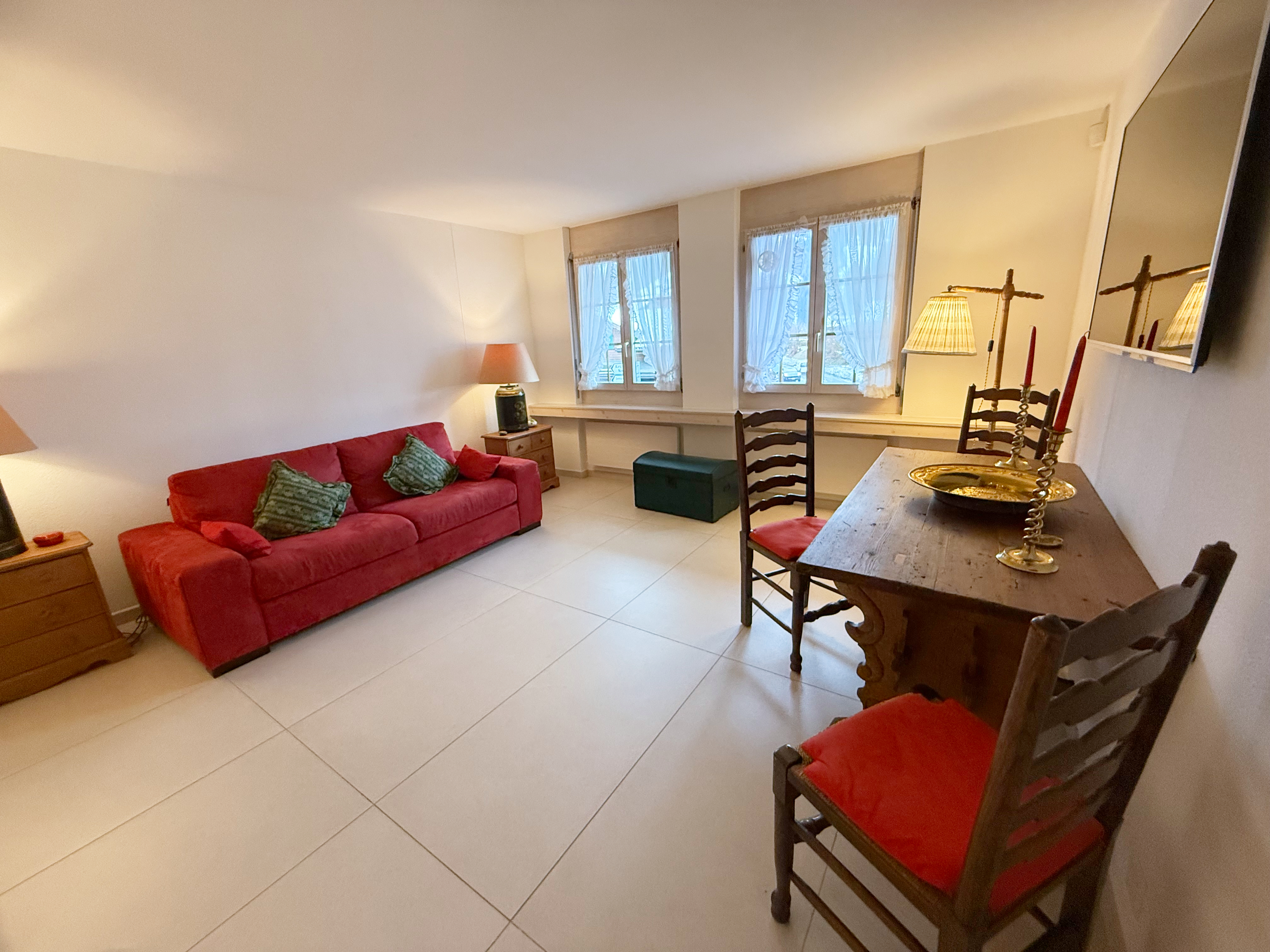 Wohn- und Esszimmer mit klassischem Mobiliar