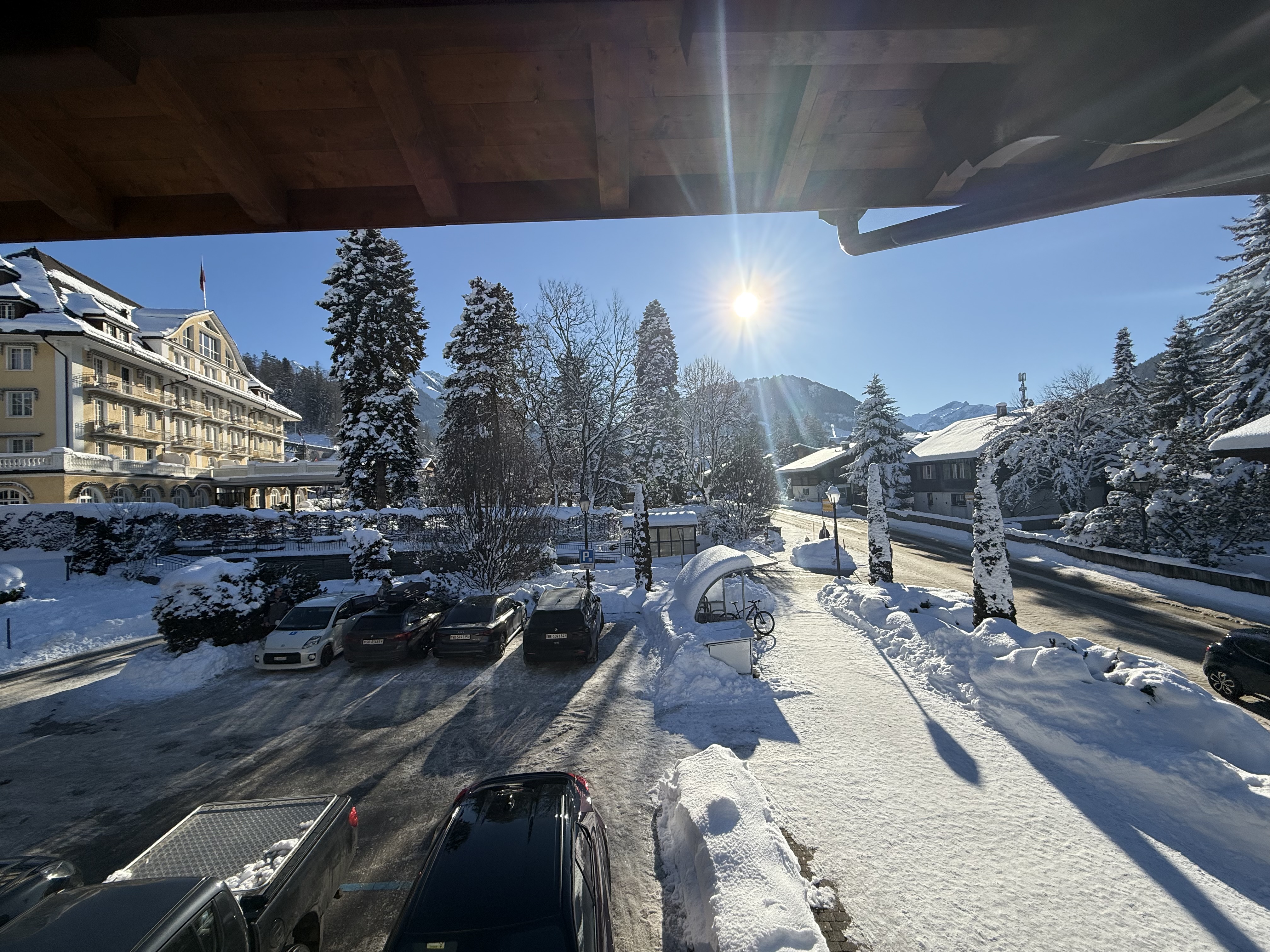 Winterliche Außenansicht mit Alpenblick