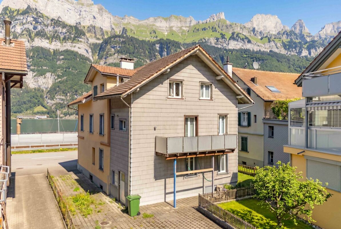 Wohnhaus mit Alpenblick