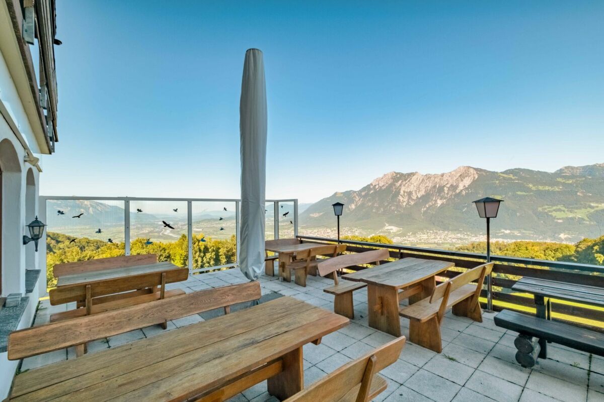 Terrasse mit Bergpanorama