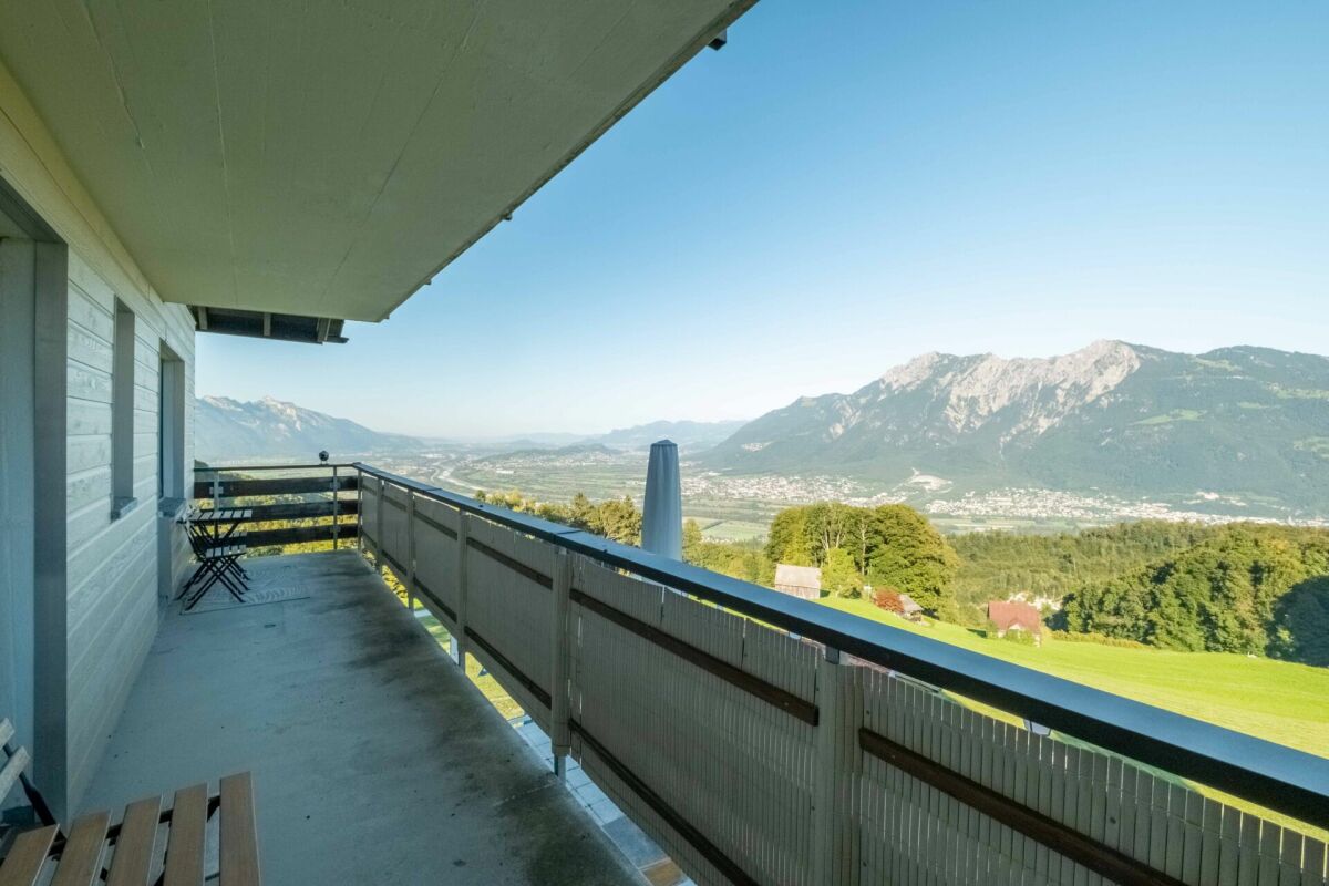 Balkon mit Bergblick
