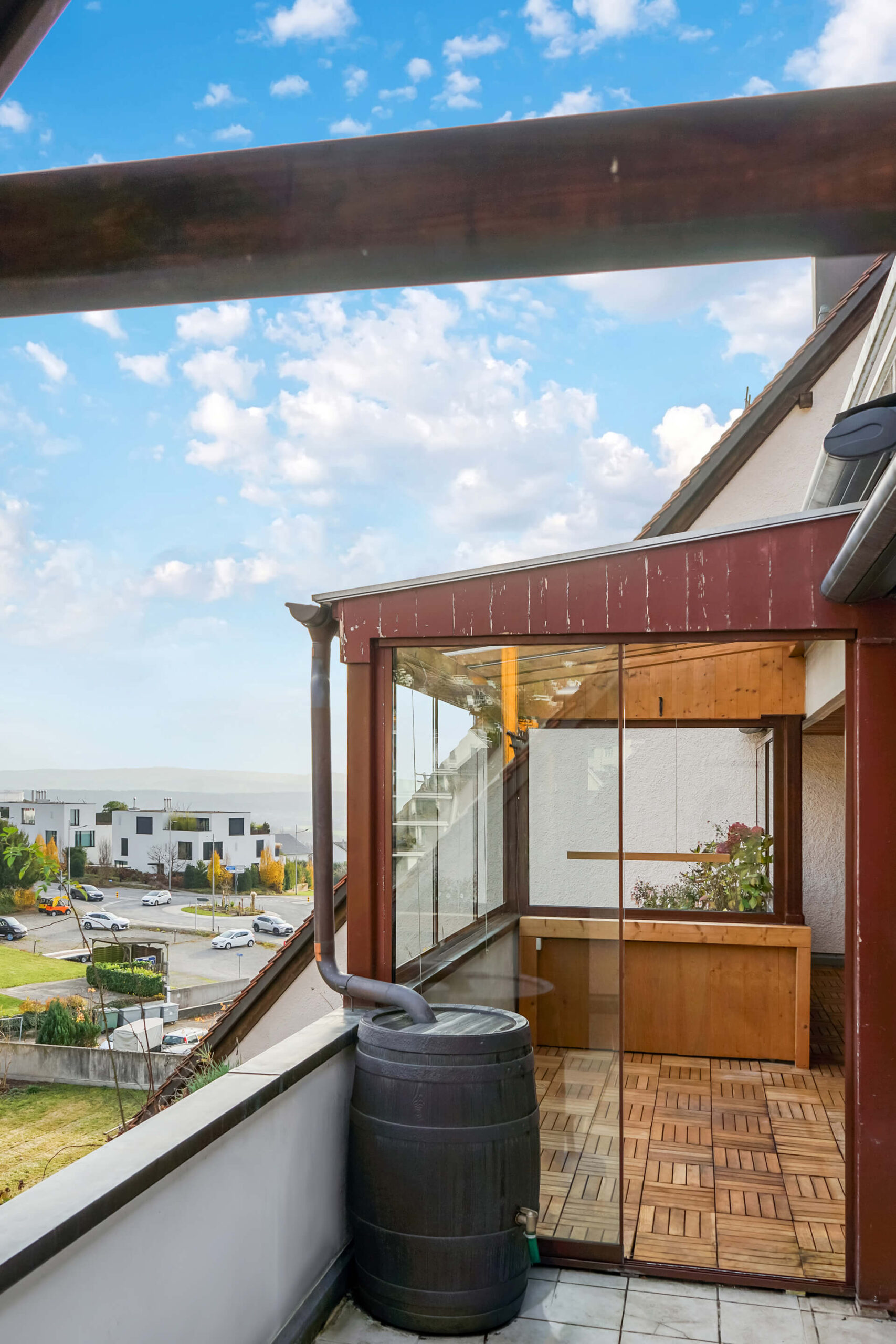 Balkon mit Blick auf Wohnumfeld