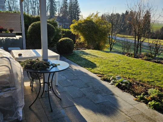 Terrasse mit Gartenblick