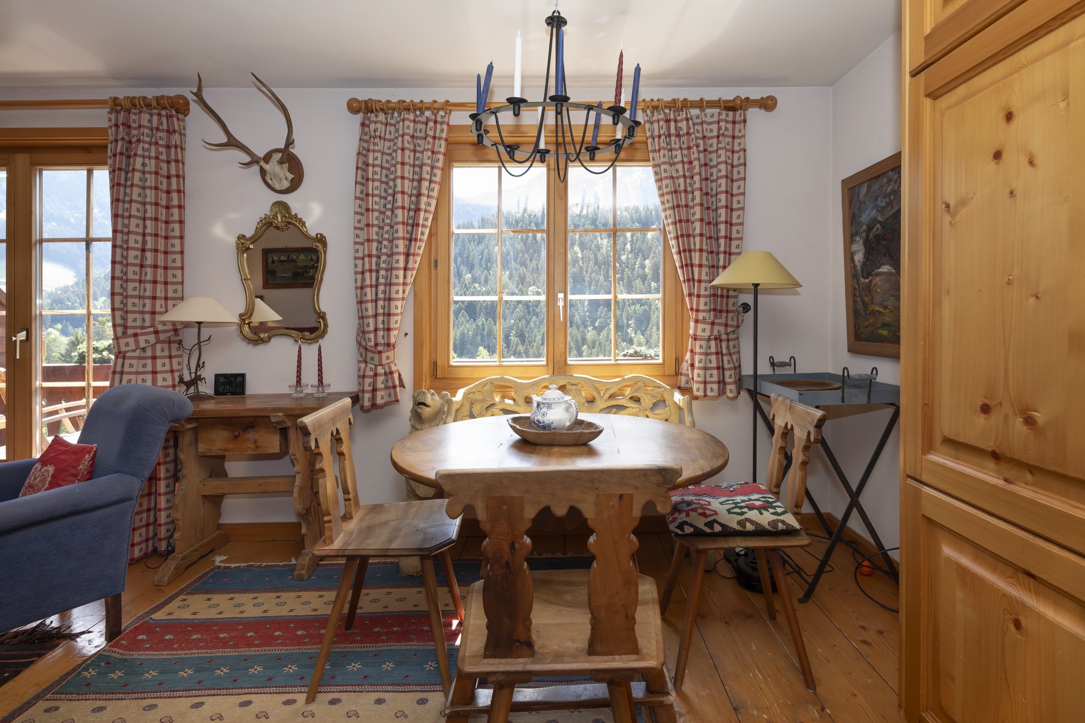 Gemütliches alpines Esszimmer