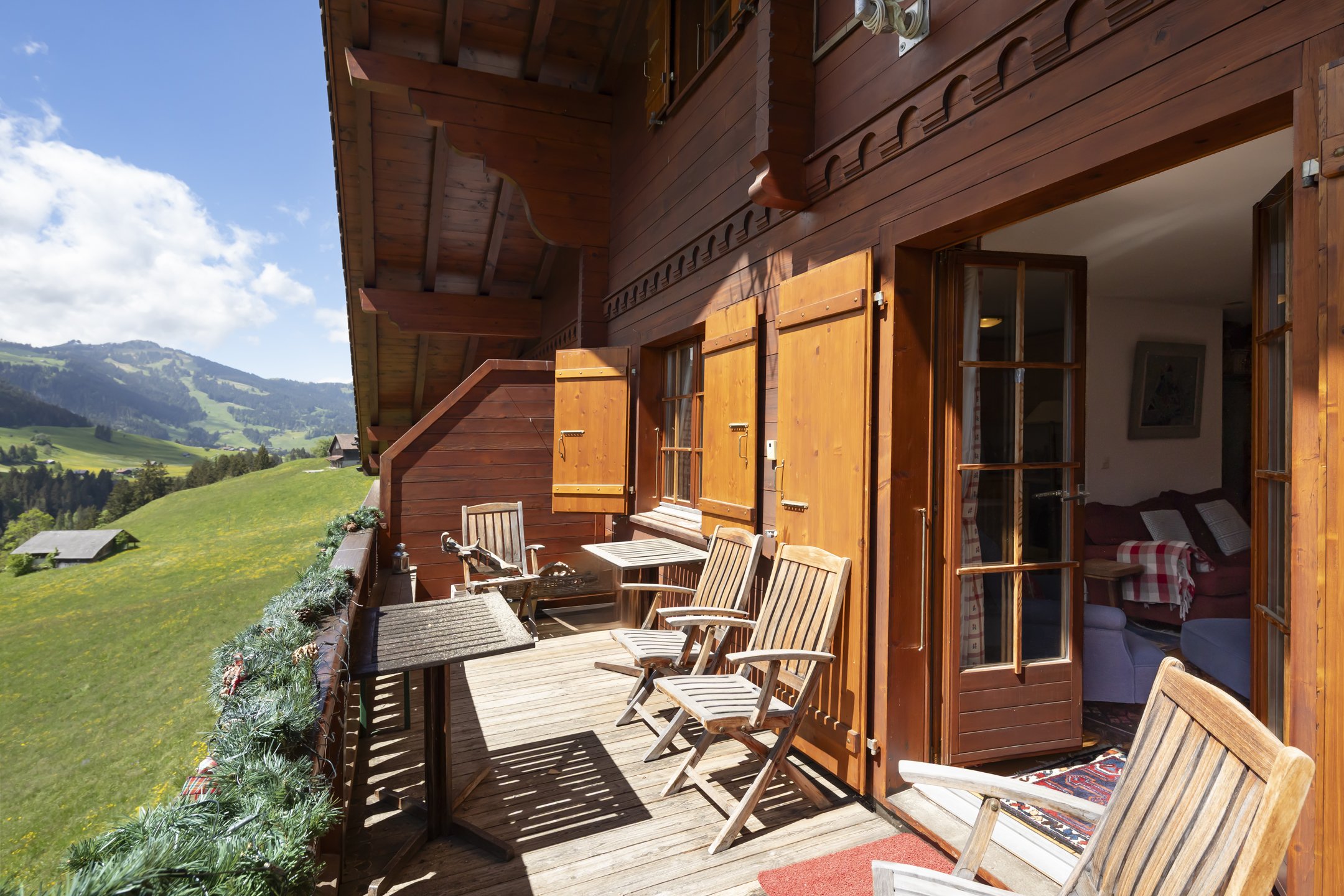 Alpenbalkon mit Holzverschalung