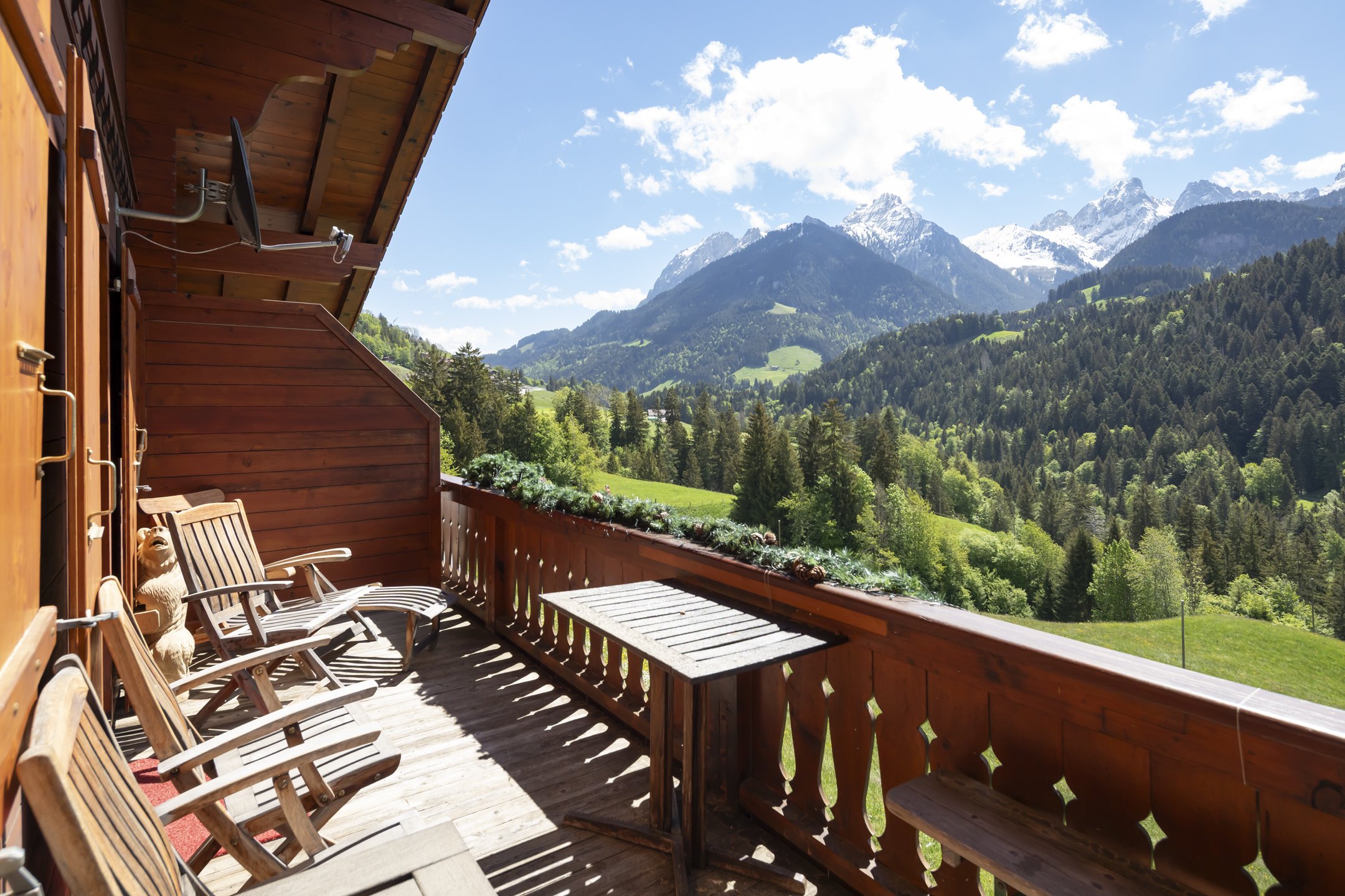 Balkon mit Bergblick