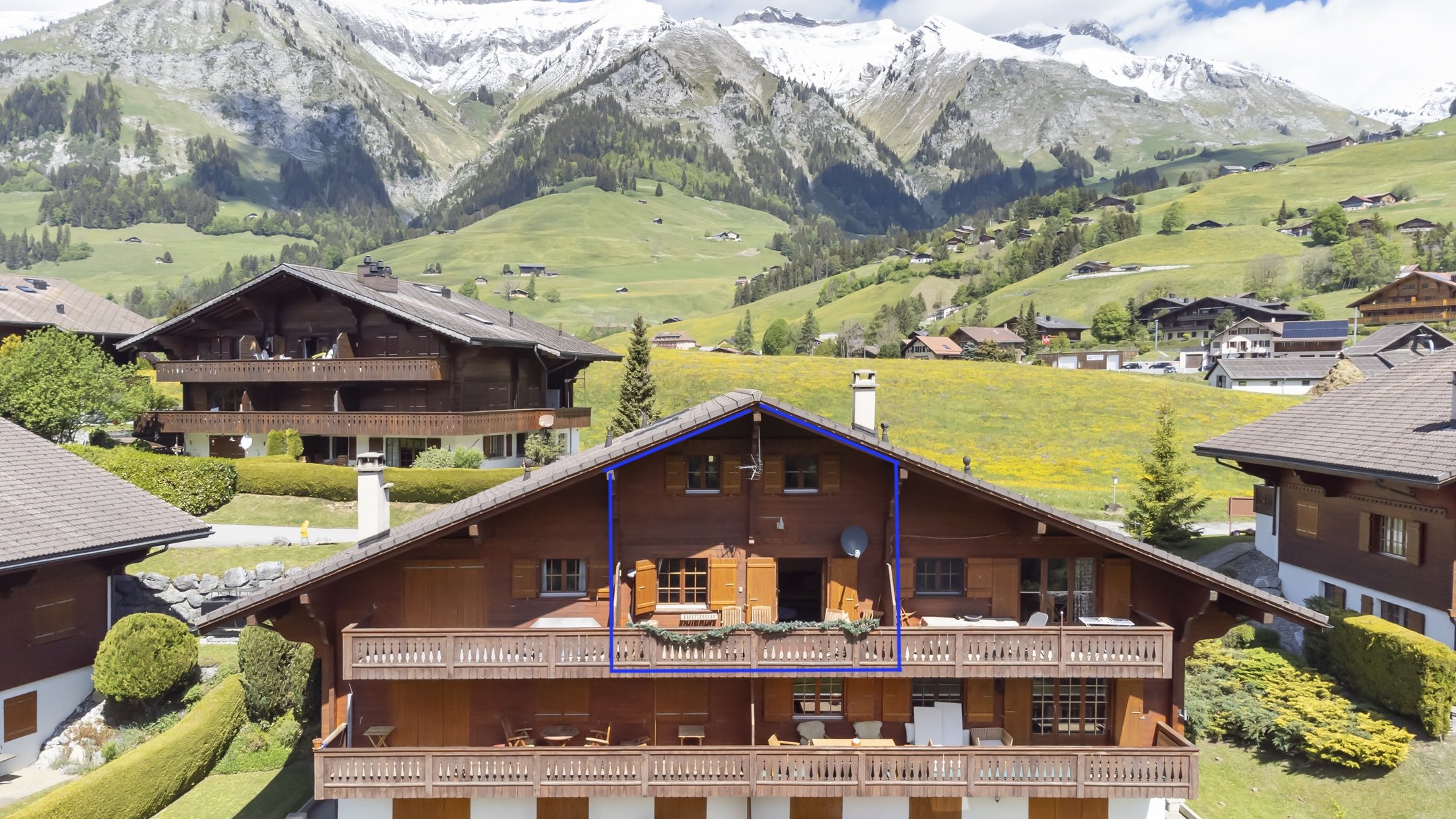 Alpenchalet mit Bergblick