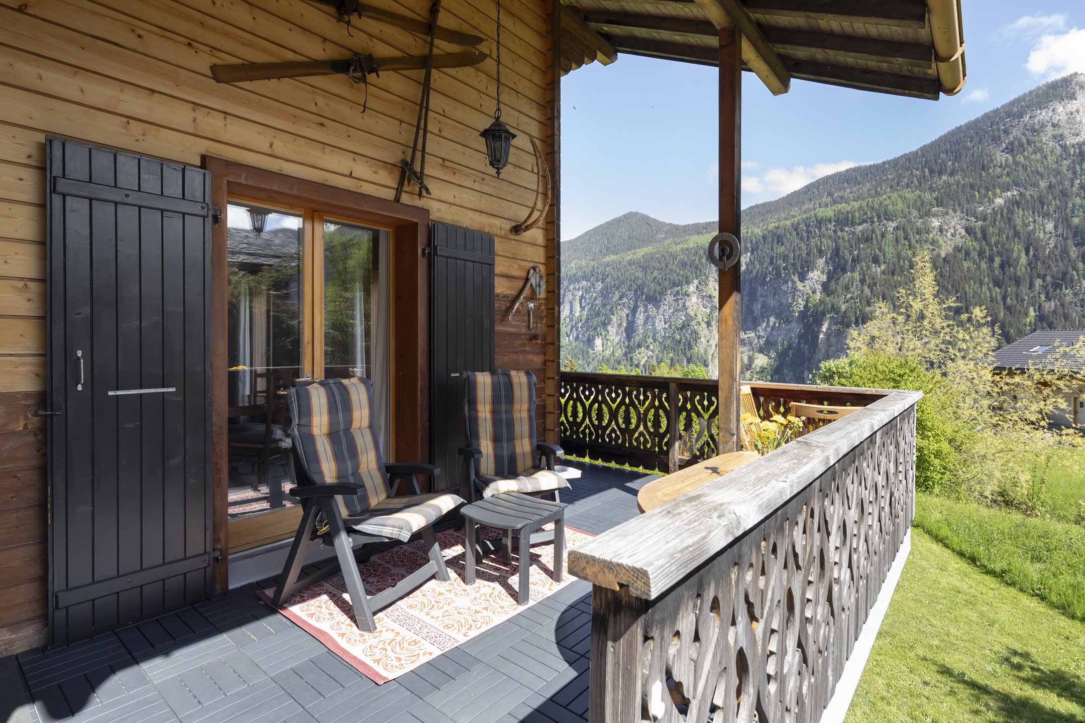 Balkon mit Bergblick