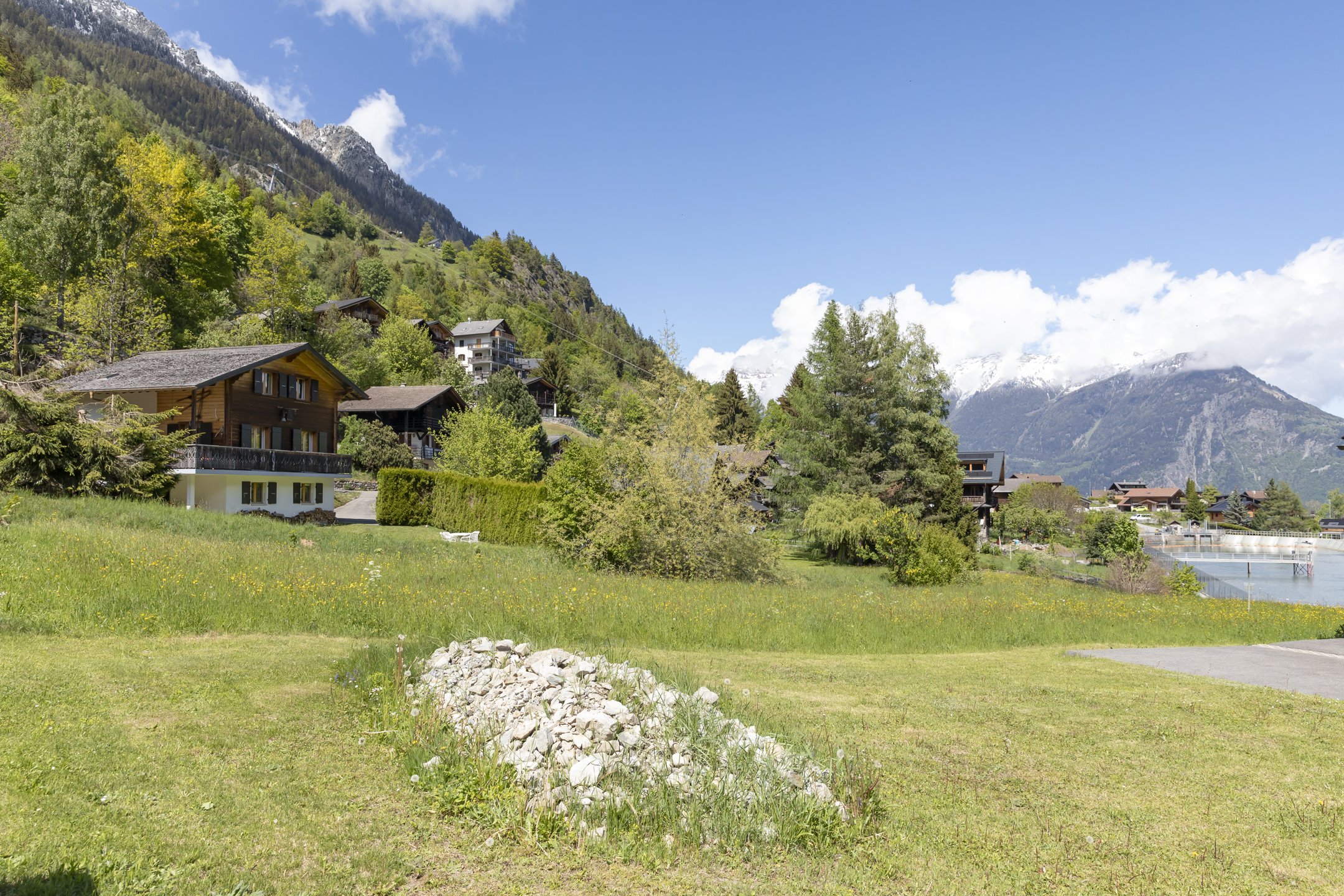 Alpines Grundstück mit Bergpanorama