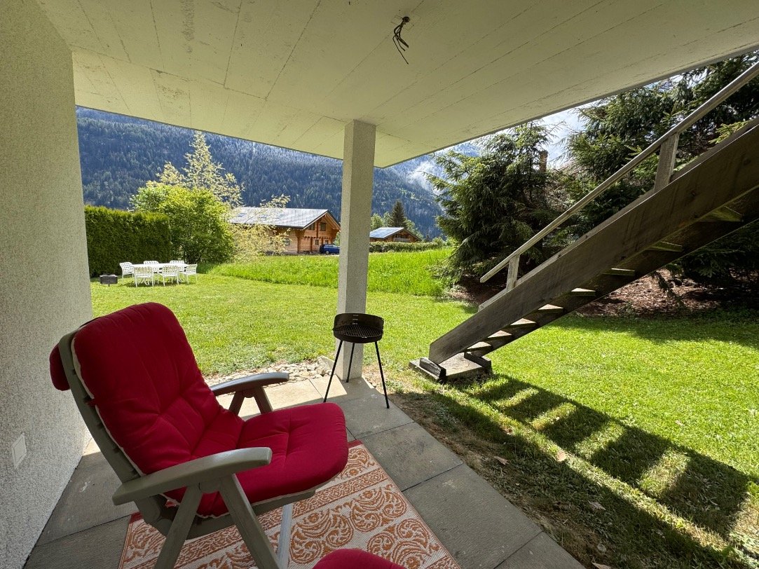 Überdachte Terrasse mit Bergblick