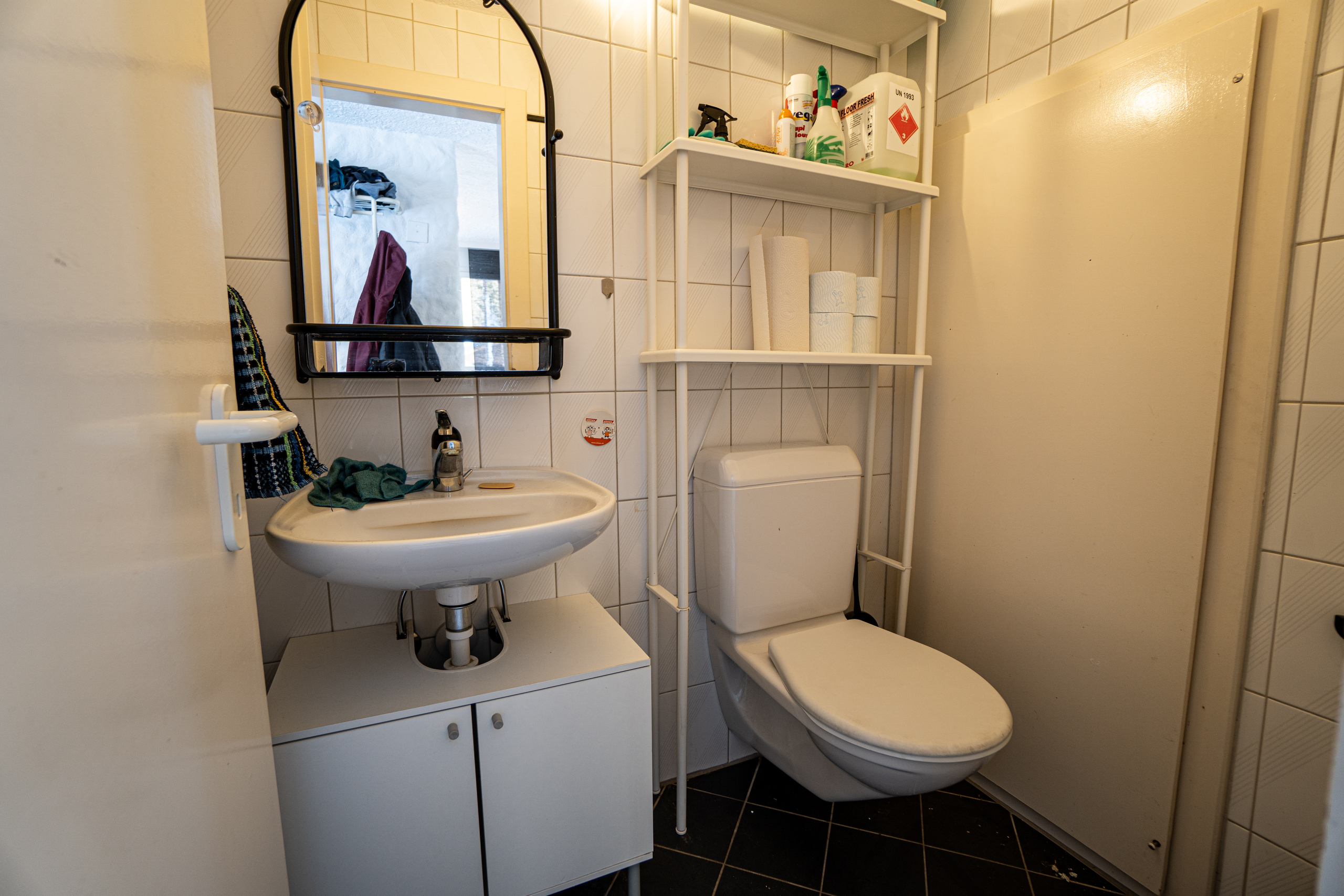 Kleines WC mit Waschtisch