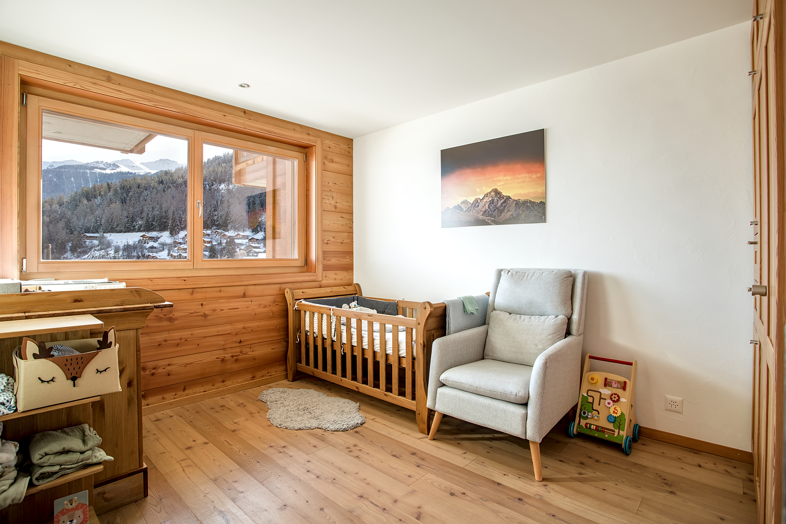 Kinderzimmer mit Bergblick