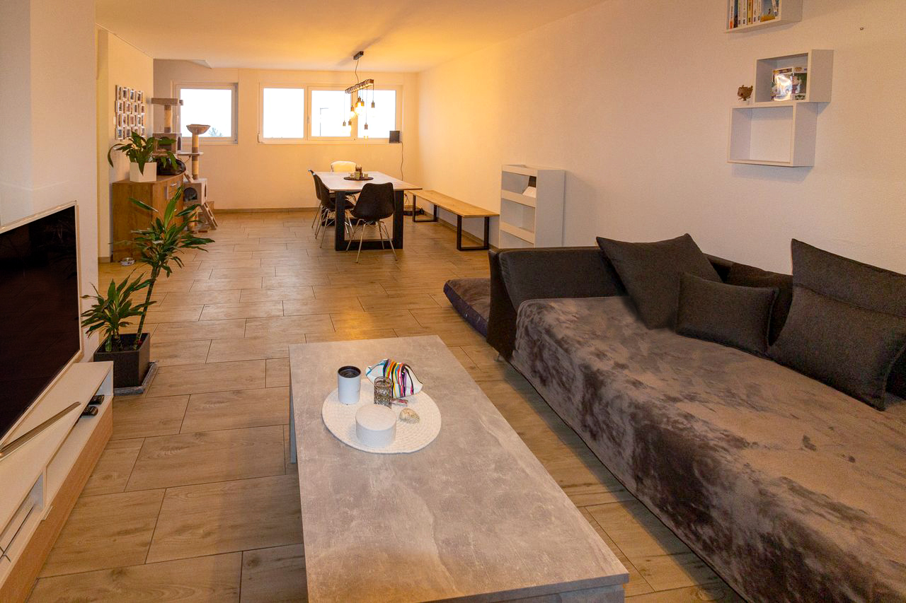 Wohn- und Essbereich mit Sofaecke