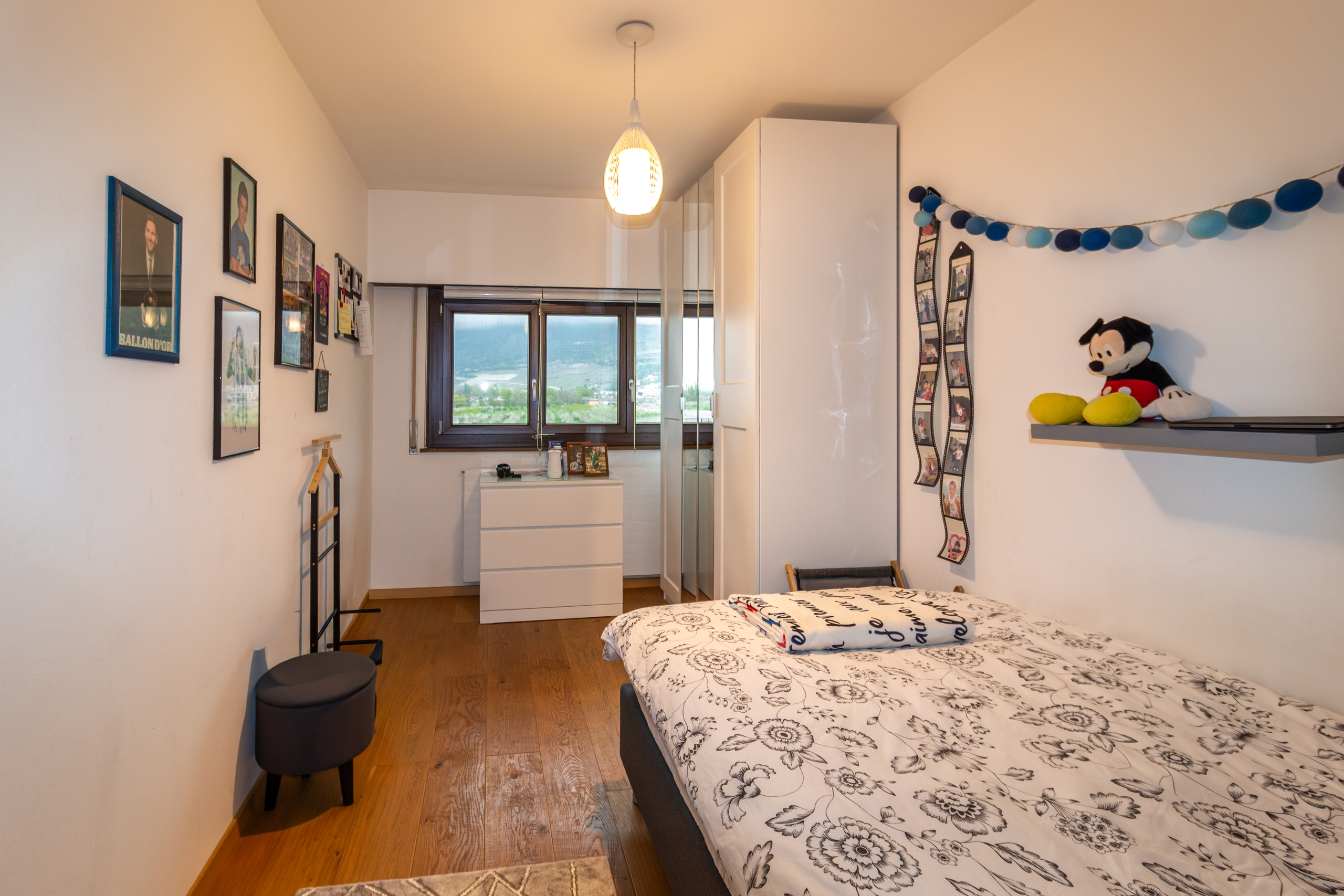 Schlafzimmer mit Blick ins Grüne